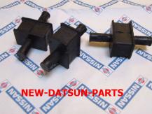  DATSUN EXHAUST MOUNTS 