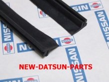  DATSUN ROADSTER DOOR WEATHER-STRIP OUTER WINDOW WIPER SQUEEGEE 