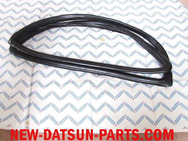 Datsun Nissan 720 FRONT WINDSHIELD WEATHER-STRIP